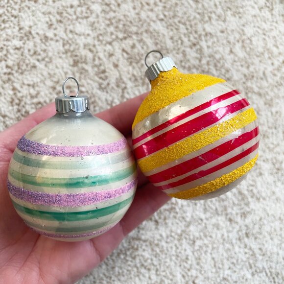 Vintage Shiny Brite Balls Set of 4 Striped Flocking Red Pink Yellow Purple Green - Picture 4 of 6